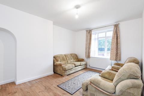 4 bedroom end of terrace house to rent, Southend Lane London SE6