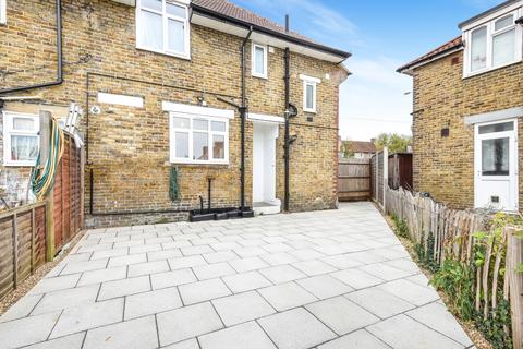 4 bedroom end of terrace house to rent, Southend Lane London SE6