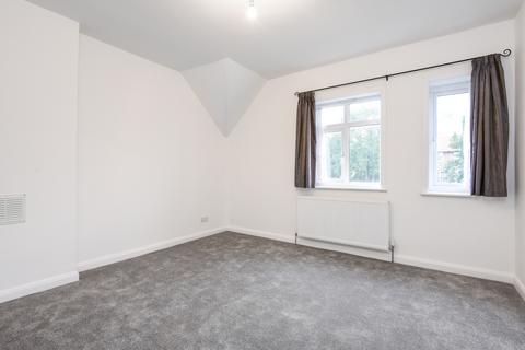 4 bedroom end of terrace house to rent, Southend Lane London SE6