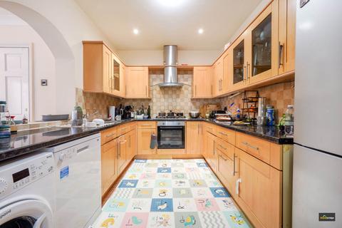 3 bedroom terraced house for sale, Grangeway Gardens, Redbridge, IG4 5HN