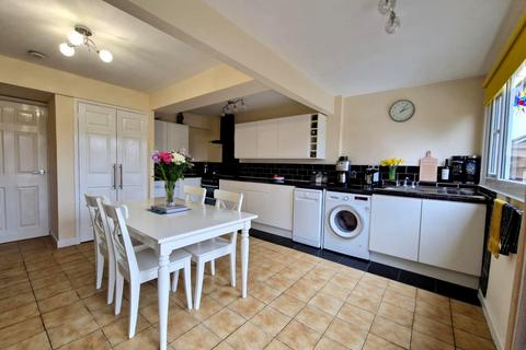 9 Roseway, Rugeley, WS15 2XN