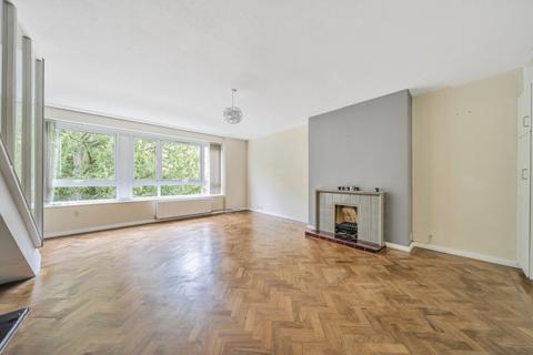 3 bedroom flat to rent, Rouse Gardens London SE21