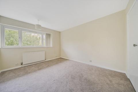 3 bedroom flat to rent, Rouse Gardens London SE21