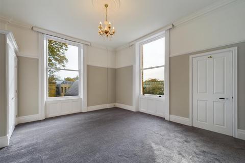 2 bedroom apartment for sale, The Crescent, Scarborough YO11