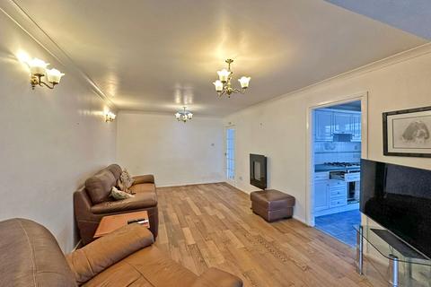 40 Bratch Park, Wombourne, Wolverhampton, WV5 8DF