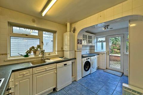 40 Bratch Park, Wombourne, Wolverhampton, WV5 8DF
