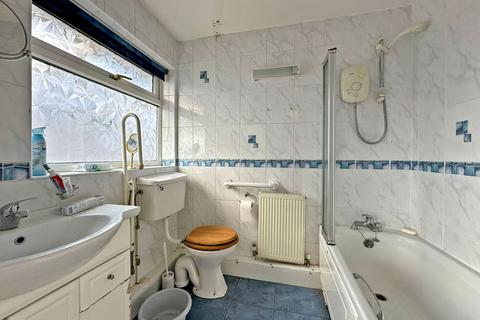 40 Bratch Park, Wombourne, Wolverhampton, WV5 8DF