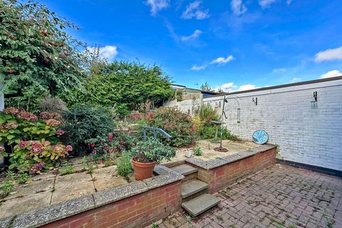 40 Bratch Park, Wombourne, Wolverhampton, WV5 8DF