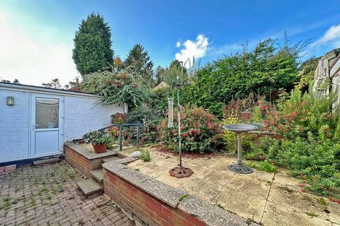 40 Bratch Park, Wombourne, Wolverhampton, WV5 8DF