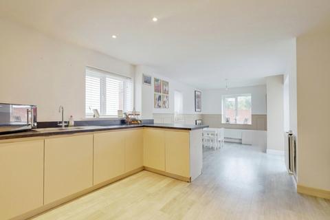 4 bedroom detached house for sale, Cole Avenue, Southend-on-sea, SS2