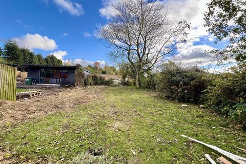 17b Barrs Road, Cradley Heath, B64 7HD