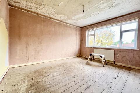 17b Barrs Road, Cradley Heath, B64 7HD