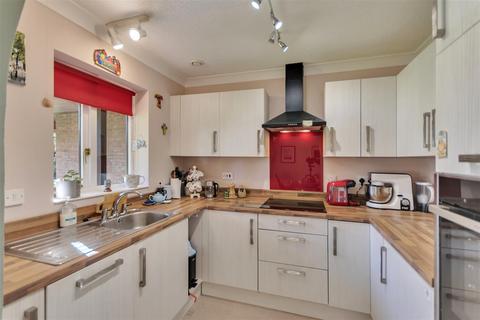 2 bedroom bungalow for sale, Meadowbrook Court, Twmpath Lane Gobowen, Oswestry