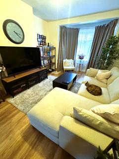 2 bedroom flat to rent, Mortlake Road, Ilford IG1