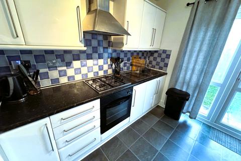 2 bedroom flat to rent, Mortlake Road, Ilford IG1