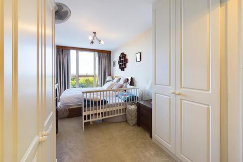 2 bedroom penthouse for sale, Ickenham Road, Ruislip HA4