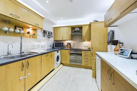 2 bedroom penthouse for sale, Ickenham Road, Ruislip HA4