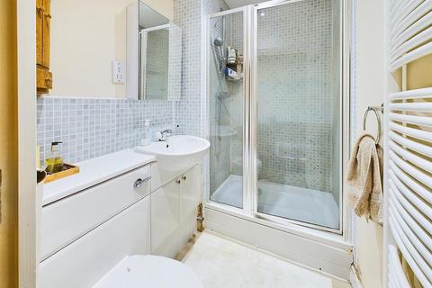 2 bedroom penthouse for sale, Ickenham Road, Ruislip HA4