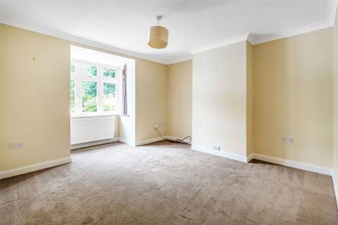 6 Cleardene, Dorking, RH4 2BY