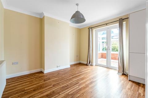 6 Cleardene, Dorking, RH4 2BY