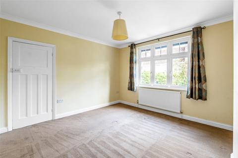6 Cleardene, Dorking, RH4 2BY