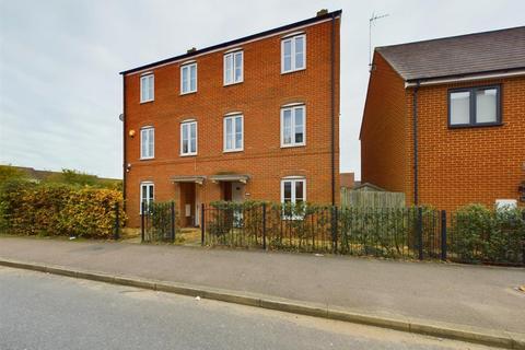 3 bedroom semi-detached house for sale, Prince Rupert Drive, Aylesbury HP19