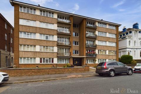 3 bedroom flat for sale, Burlington Place, Eastbourne