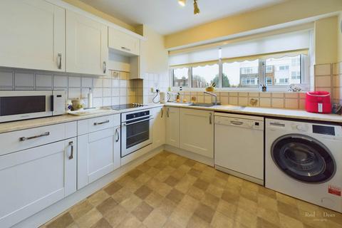 3 bedroom flat for sale, Burlington Place, Eastbourne