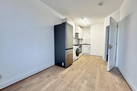 2 bedroom flat to rent, Mile End Road, Mile End, E3