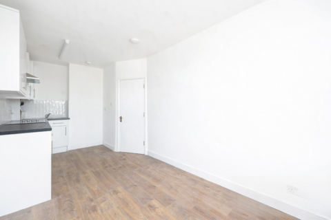 2 bedroom flat to rent, Mile End Road, Mile End, E3