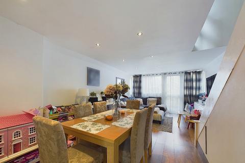 25 Breckonmead, Bromley, BR1 3BW