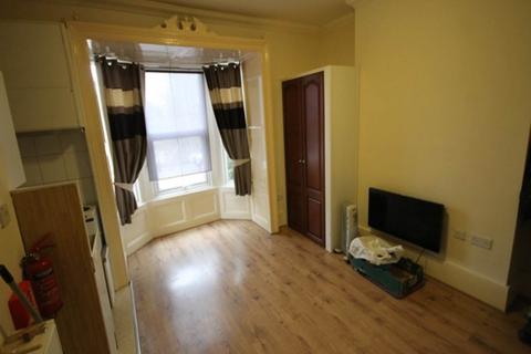 Studio to rent, East Avenue, Walthamstow, London