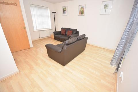 3 bedroom terraced house to rent, Chorlton Road, Hulme, Manchester. M15 4AU