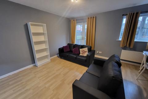 3 bedroom terraced house to rent, Chorlton Road, Hulme, Manchester. M15 4AU