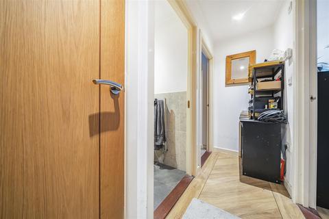 1 bedroom flat for sale, Isambard Brunel Road, Portsmouth PO1