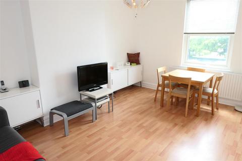 2 bedroom flat to rent, Street Lane, Roundhay, Leeds