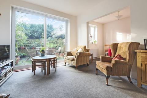 67 Truslove Road, London, SE27 0QG