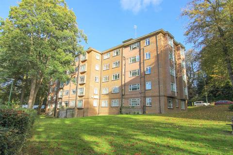 2 bedroom flat for sale, Radcliffe Gardens, Carshalton SM5