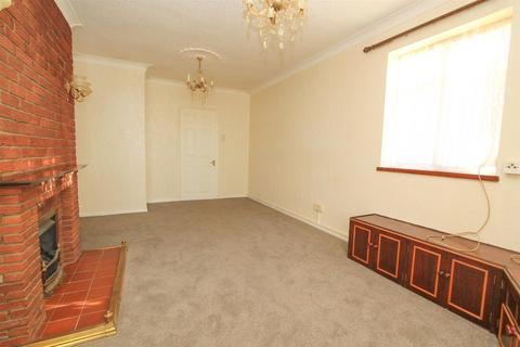 2 bedroom flat for sale, Radcliffe Gardens, Carshalton SM5