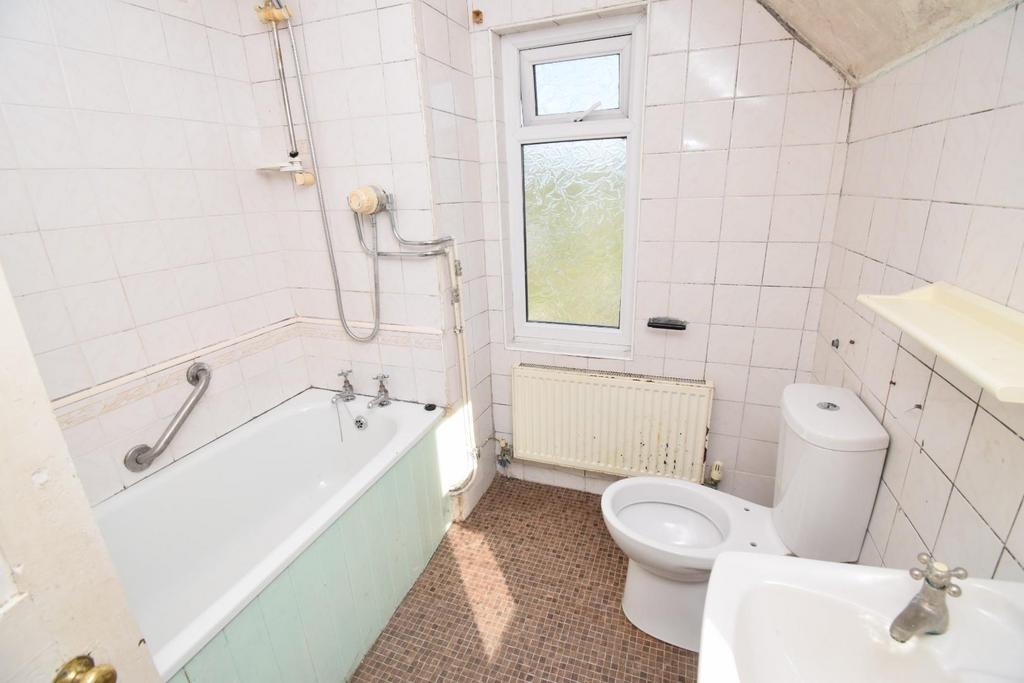 Bathroom.JPG