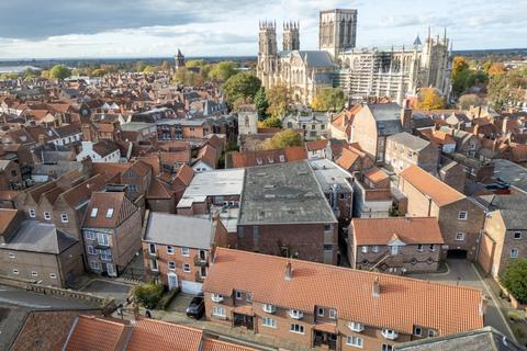 2 bedroom townhouse for sale, St. Andrewgate, York