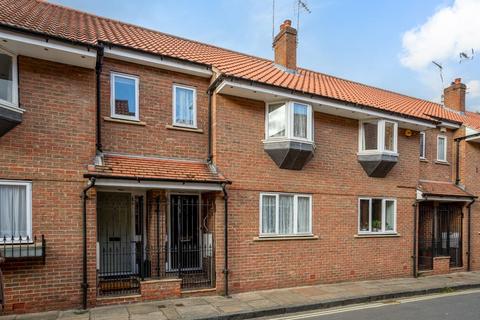 2 bedroom townhouse for sale, St. Andrewgate, York