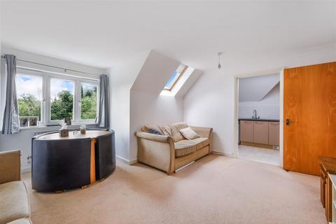 1 bedroom apartment to rent, Garton Bank, Banstead