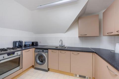 1 bedroom apartment to rent, Garton Bank, Banstead