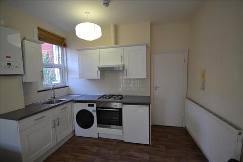 Studio to rent, Blenheim Gardens, London, NW2