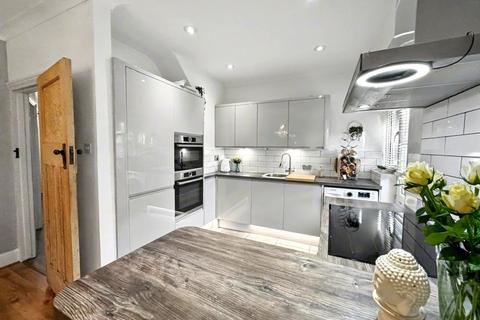 3 bedroom semi-detached house for sale, Cavendish Avenue, South Welling, Kent, DA16