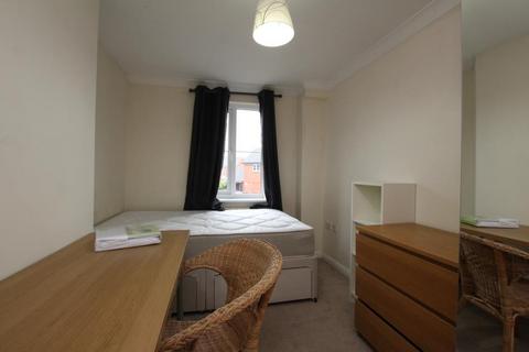 6 bedroom end of terrace house to rent, Eden Grove, Bristol BS7