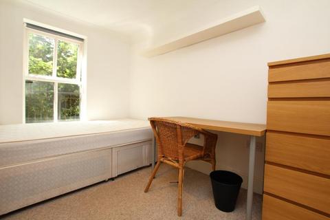6 bedroom townhouse to rent, Wren Close, Bristol BS16