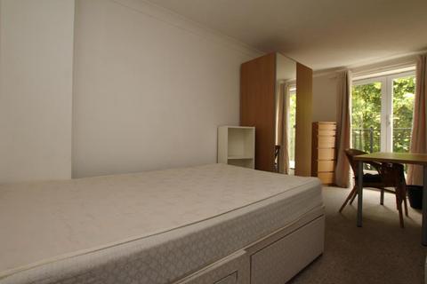 6 bedroom townhouse to rent, Wren Close, Bristol BS16