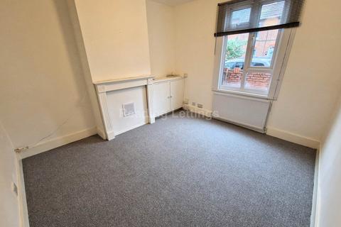 2 bedroom terraced house to rent, Beecham Road, Reading